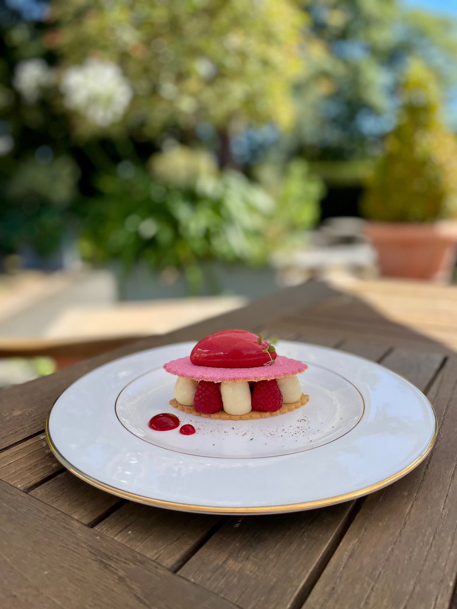 Vanilla Sable, English Raspberries, White Chocolate, Madagascan Pepper, Raspberry Sorbet. Just one of the delicious summer desserts to choose from on our à la carte menu. 💓

#thecrossatkenilworth #coventry #kenilworth #birmingham #birminghamrestaurant #michelinstar