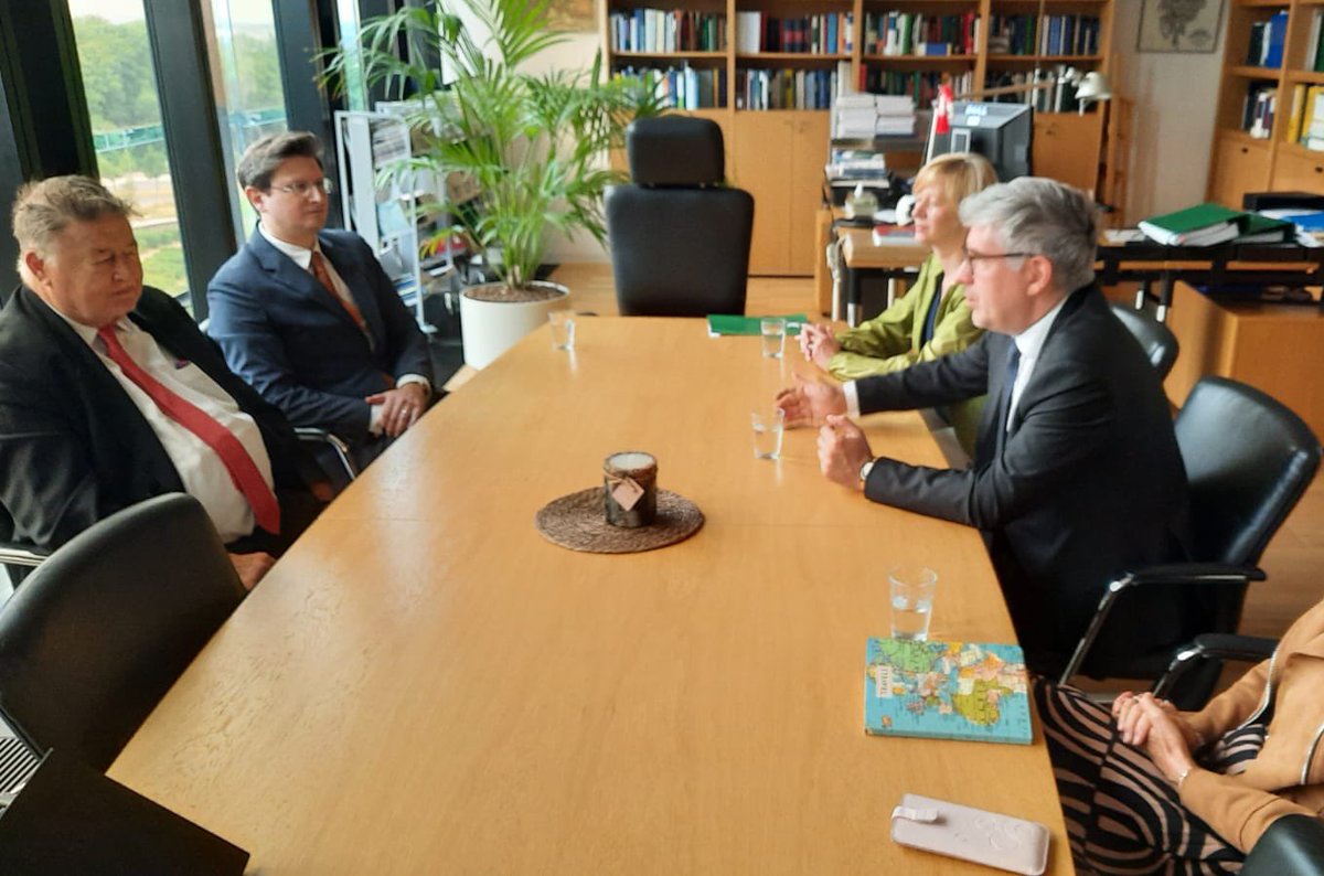 MZEZ_RS's tweet image. StateSec @markostucin held talks with #ECJ President Koen Lenaerts and 🇸🇮 judges on the importance of strengthening 🇪🇺 fundamental values and respect for the rule of law.
