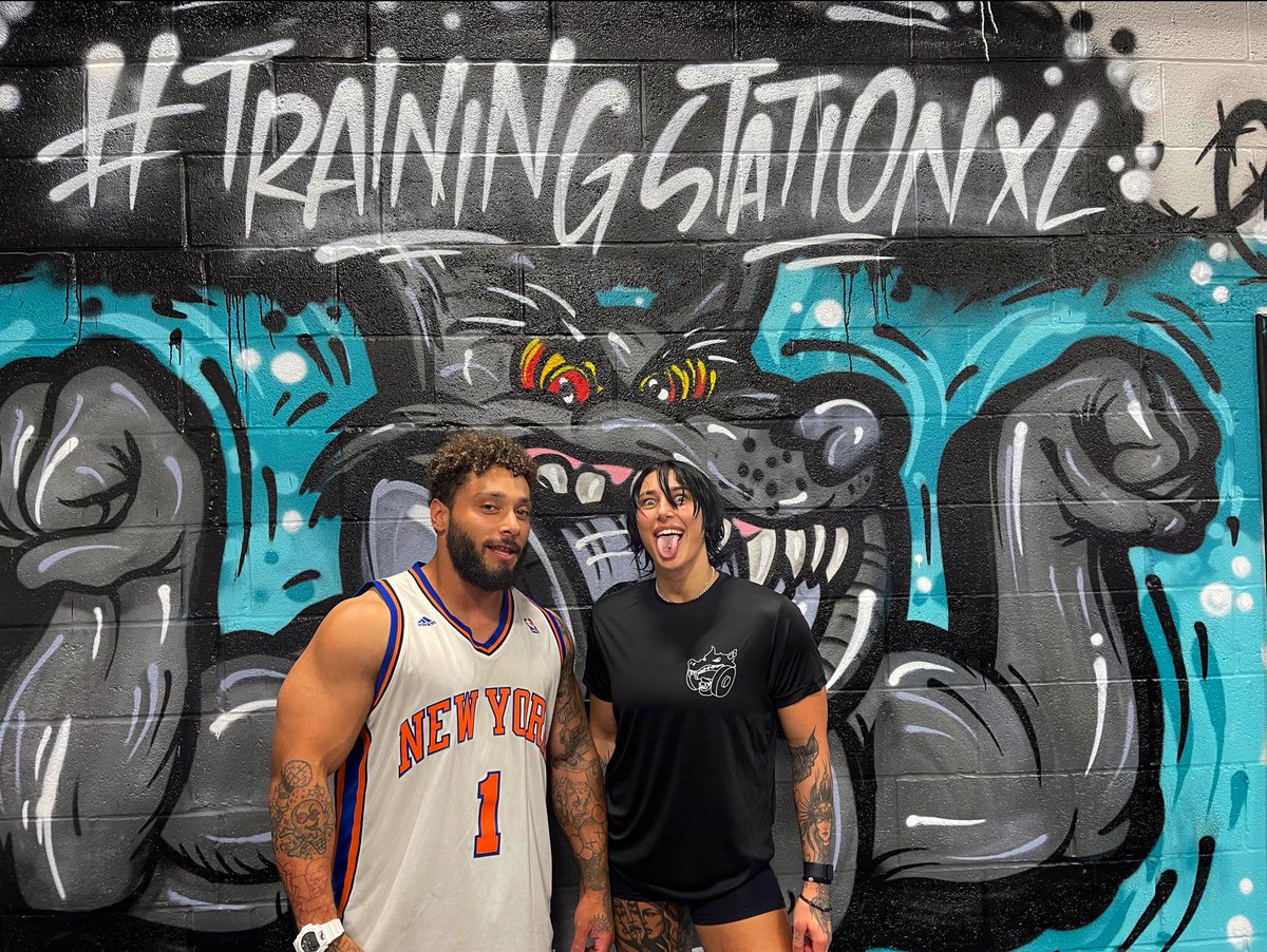 RheaRipley_WWE's tweet photo. #TrainingStation feat. Drowned rat Ripley 💦
What a sick ass gym! 🤙🏼 https://t.co/hEJjUxTEHy