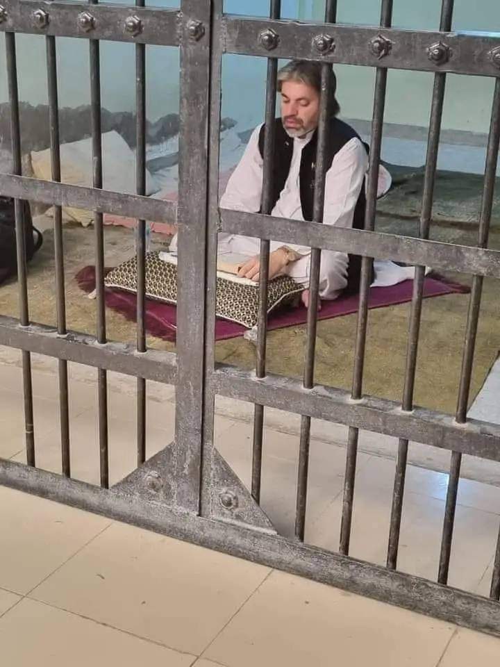 ماشاءاللہ علی محمد خان جیل میں قرآن پاک کی تلاوت کر رہے ہیں ❤