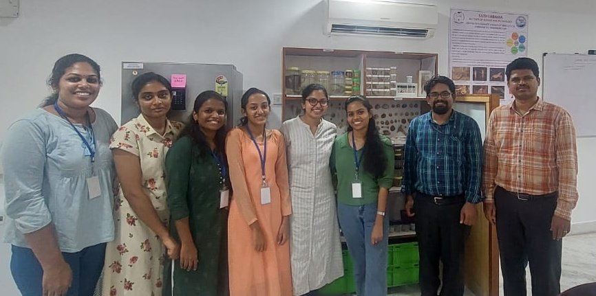Five MSc students completed their lab work for dissertation. We ll have their thesis soon. They did project in #marinemicrobiology.We explored 1) bacterial life on the sea salt crystals, 2) color producing 3) dye decolorizing 4) PHB producing & 5) SOB @Prakash_caridea