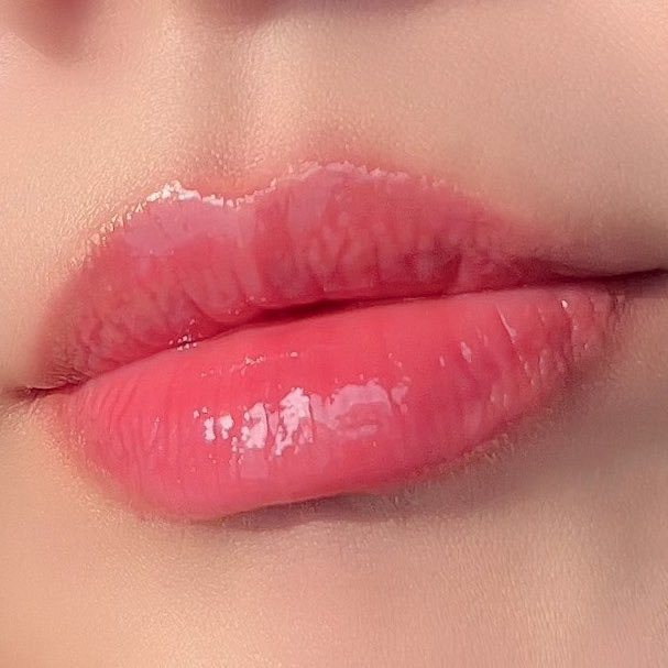 Nananblogblog's tweet photo. ไม่ผิดหวังเลยที่ซื้อมา ฉ่ำสุดๆๆ
 DASIQUE FRUITY LIP JAM NO.09 Lychee สีโทนชมพูตุ่นๆอมม่วง น่ารักมากกก ทาได้ทุกวัน หอมเหมือนได้กินลูกอมซูกัส ชอบบบ https://t.co/oQJ09iDH13