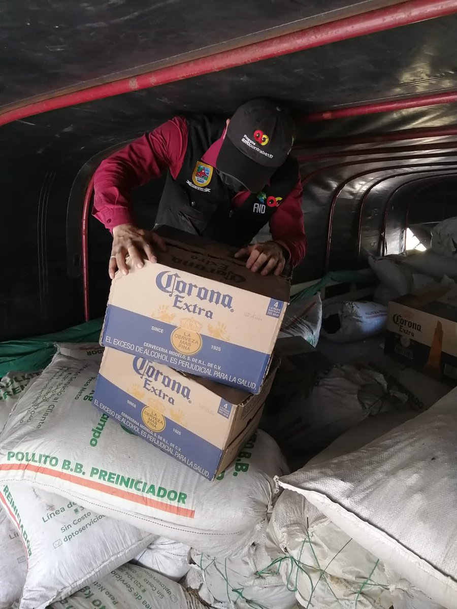 gobnarino's tweet image. Nuestro Grupo Operativo de la Subsecretaría de Rentas, con el apoyo de @FNDCol y @PoliciaAduanera, logró la aprehensión de 3.600 unidades de cerveza de contrabando Corona Extra X 355 ml en el puesto de control ubicado en la vía entre #Ipiales y #Pasto.
#TodosContraElContrabando