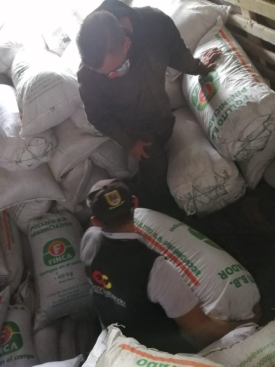 gobnarino's tweet image. Nuestro Grupo Operativo de la Subsecretaría de Rentas, con el apoyo de @FNDCol y @PoliciaAduanera, logró la aprehensión de 3.600 unidades de cerveza de contrabando Corona Extra X 355 ml en el puesto de control ubicado en la vía entre #Ipiales y #Pasto.
#TodosContraElContrabando