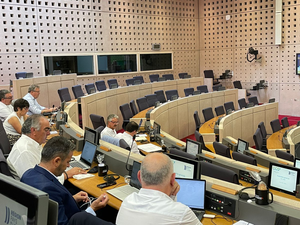fecopesca's tweet photo. ⚓️ Ayer se celebró Asamblea General del #CCSUR en Nantes donde se eligió a Sergio López @oppburela como nuevo presidente del #CCSUR, tras 10 años de Aurelio ostentando dicho cargo y con un magnífico trabajo al frente del consejo. ¡Nuestra más sentida enhorabuena! https://t.co/U3mA0M8Rt1
