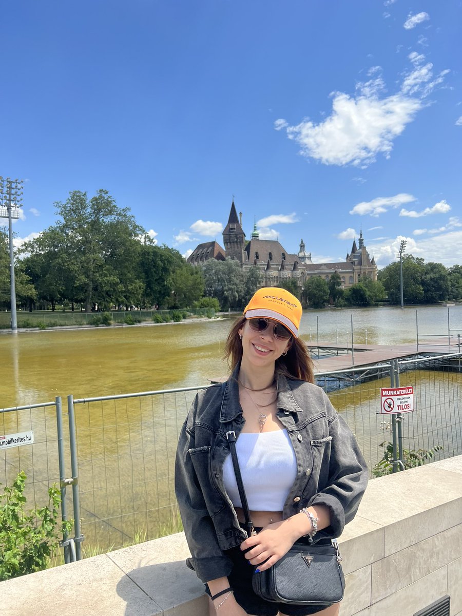 Budapeşte’den selamlar 👋🏻

Herkese iyi bayramlar dilerim. Sevdiklerinizle sağlıklı, mutlu, huzurlu nice bayramlara 😇