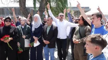 Ülkemiz bu gerici yobazlardan ne zaman kurtulacak ?
Utanıyorum bunlardan ! 

“İBB’nin geçen hafta açtığı
 ‘Art İstanbul Feshane’de 19 küratör ve 300 sanatçının 400’den fazla eserinin yer aldığı ‘Ortadan Başlamak’isimli sergiye, bir grup tarafından saldırı girişiminde bulunuldu.”