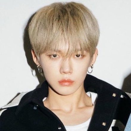kooorong's tweet photo. 퍼스널 컬러가 뭔데 **
최연준이 다이겨 https://t.co/kYzztSBPVo