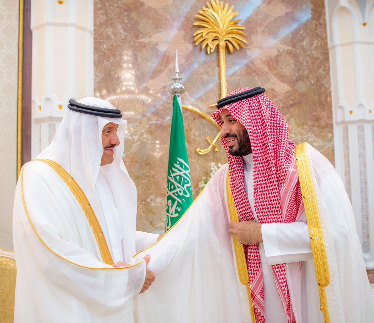Badermasaker's tweet photo. نيابة عن #خادم_الحرمين_الشريفين .. سمو #ولي_العهد يستقبل في الديوان الملكي بقصر منى المهنئين بـ #عيد_الأضحى_المبارك من أصحاب السمو الأمراء ومفتي عام المملكة وأصحاب الفضيلة والمعالي وكبار المدعوين من دول مجلس التعاون والمسؤولين وقادة القطاعات العسكرية المشاركة في الحج. https://t.co/AI8AEg8JtI