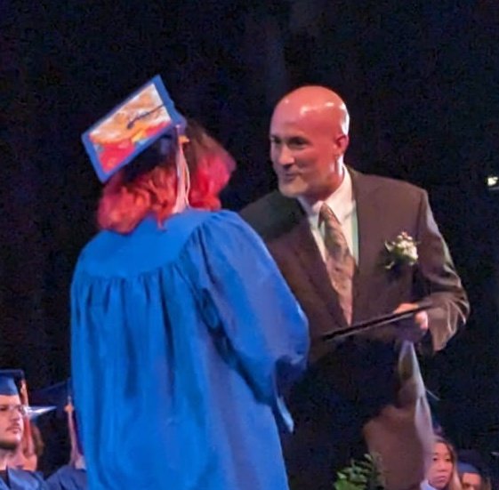 amievilortired's tweet photo. guess who graduated!!🎉🎉
this ridiculous podcast has kept me smiling through the most confusing years ive ever been in, and i wanted to say thank you guys :] https://t.co/5MfZkb9Gte