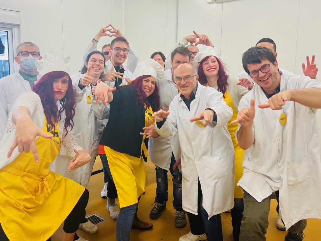 🙋‍♀️ Cette semaine découvrons le portrait de Katia Tardy, une des trois femmes à la tête de la délicieuse aventure "Les Kignons".

🔗 Lire le portrait complet : femmesdebretagne.fr/2023/06/07/kat…

#LoireAtlantique #entrepreneuriat #feminin #antigaspi #inclusif