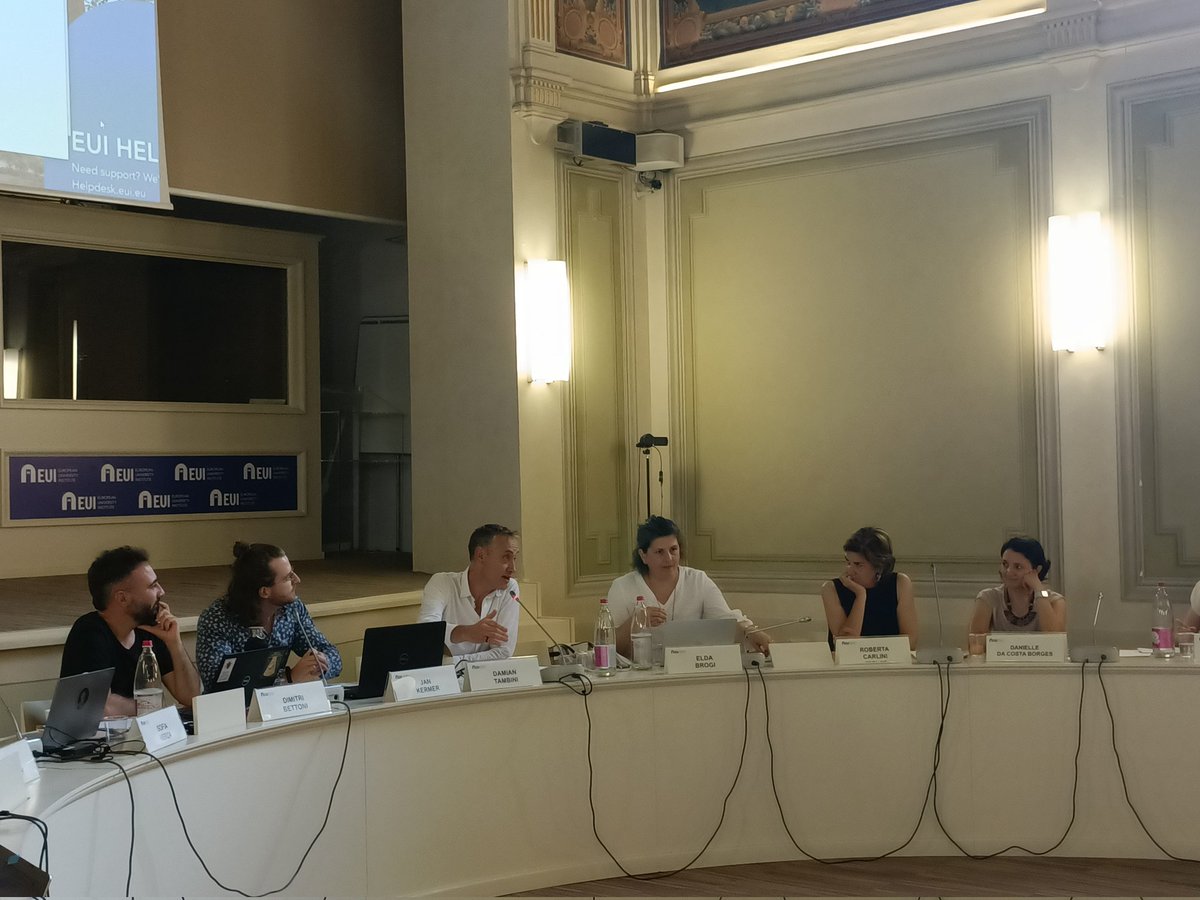 EUI_CMPF's tweet photo. Always a pleasure to listen to Professor @damiantambini 👏
We explored the concept of 'media privilege' from a historical perspective and pondered: will the 🇪🇺 regulatory toolkit (DMA, DSA, #EMFA) manage to save journalism?
#cmpf23 #JournoSchool https://t.co/oTqeKkHXoW