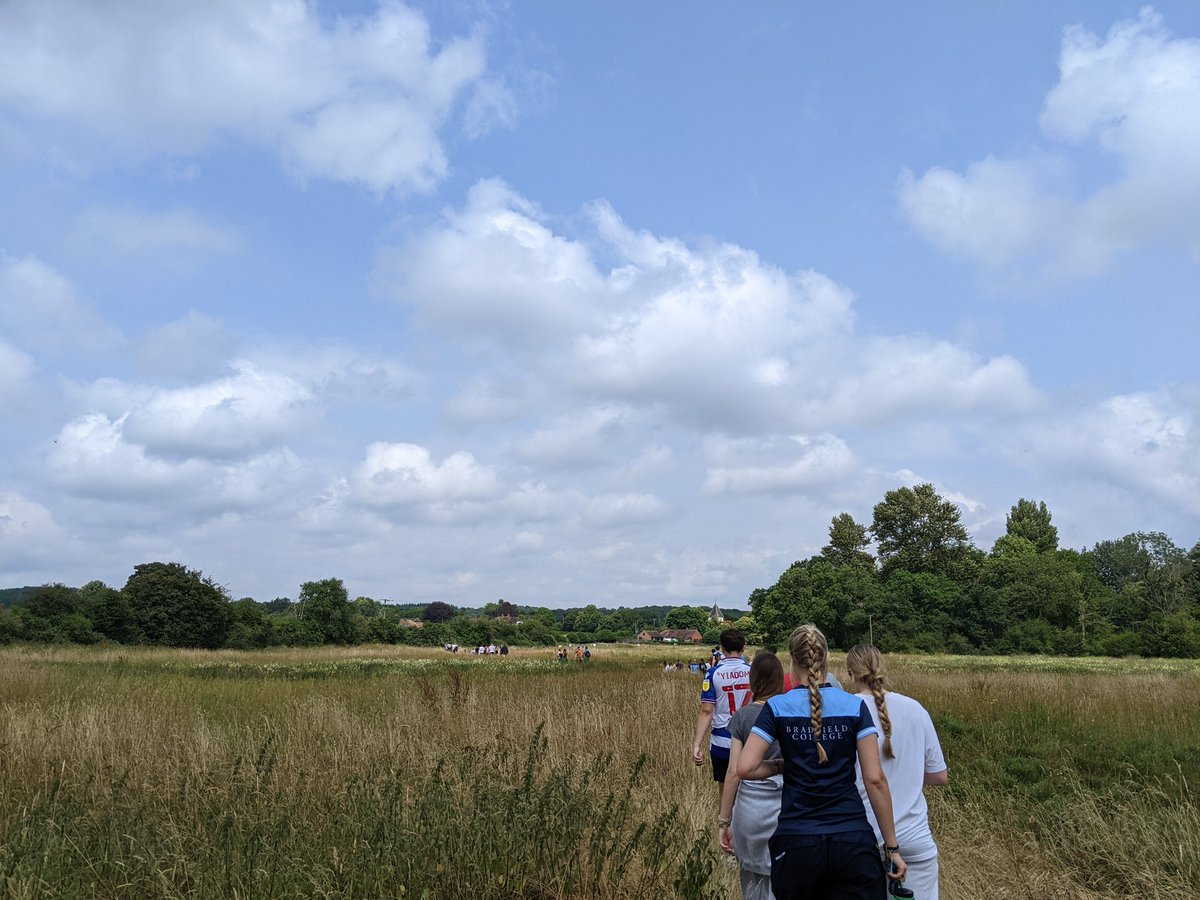 The whole school out wandering the footpaths of West Berkshire today enjoying day 28 of #30dayswild