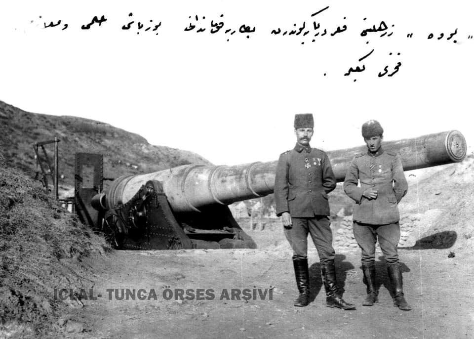 ÇANAKKALE CEPHESİ 
Batarya Komutanı Yüzbaşı Hilmi ( Şanlıtop)  ve Üsteğmen Fahri Efendiler.
#gallipoli
#çanakkale