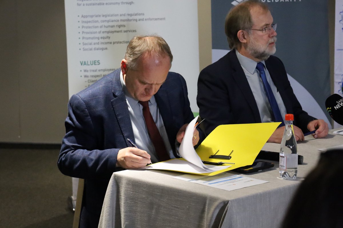 solidariteit's tweet image. #ScrapTheRaceLaw - No one’s employment may be terminated in any way as a result of companies’ racial programmes; race may not be used as the sole criterion. @SolidariDirk @TimesLive @BDLive @IOL @Politicsweb @SabcNews @ewnreporter @News24 @Radio702   bit.ly/4431BtH