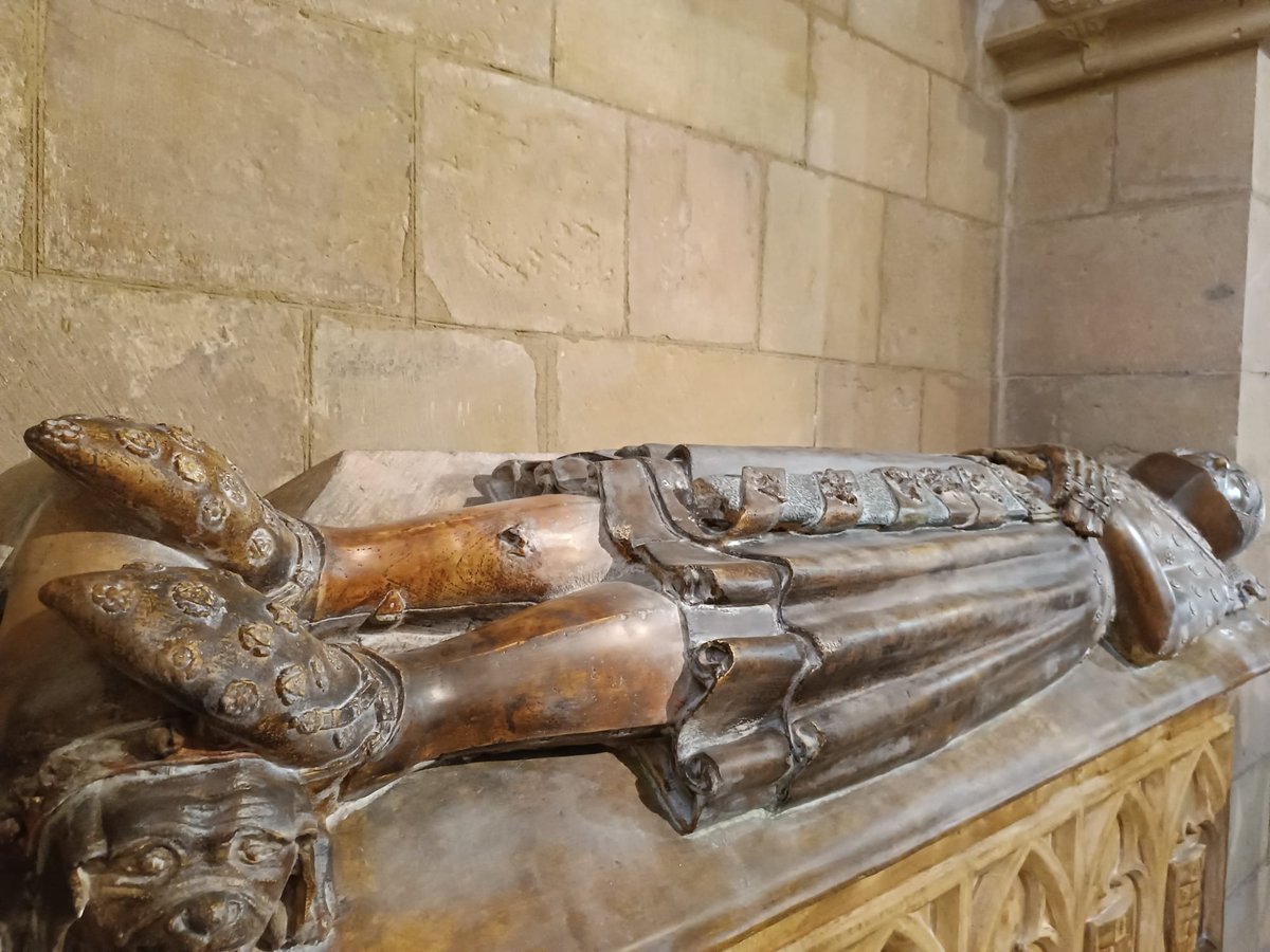 IEILleida's tweet photo. El monestir de les Avellanes ja llueix la reproducció del sepulcre del vescomte d’Àger impulsada per la Diputació de Lleida https://t.co/zcLTQ8iUJk