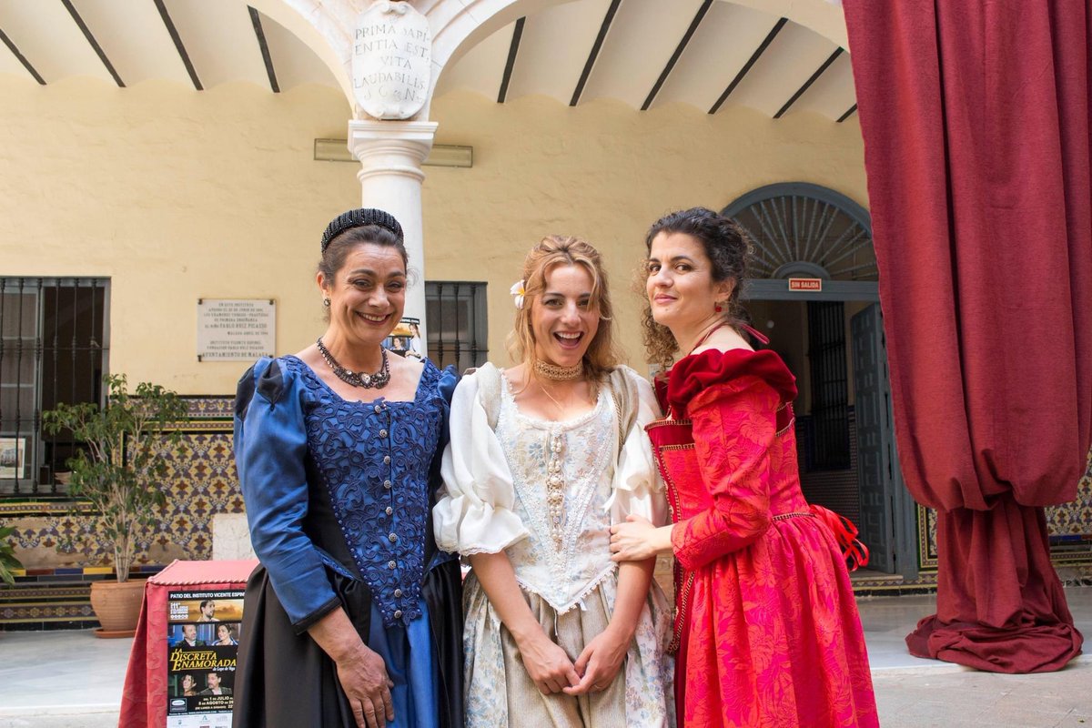 Esta mañana tuvimos la rueda de prensa de "LA DISCRETA ENAMORADA" en el 11º Ciclo de Teatro "CLÁSICOS EN VERANO".

Gracias a todas las personas que nos acompañasteis. 
Estamos deseando mostraros este hermoso trabajo.

#PrensaMalagueña #25Aniversario 
#LADISCRETAENAMORADA #comedia