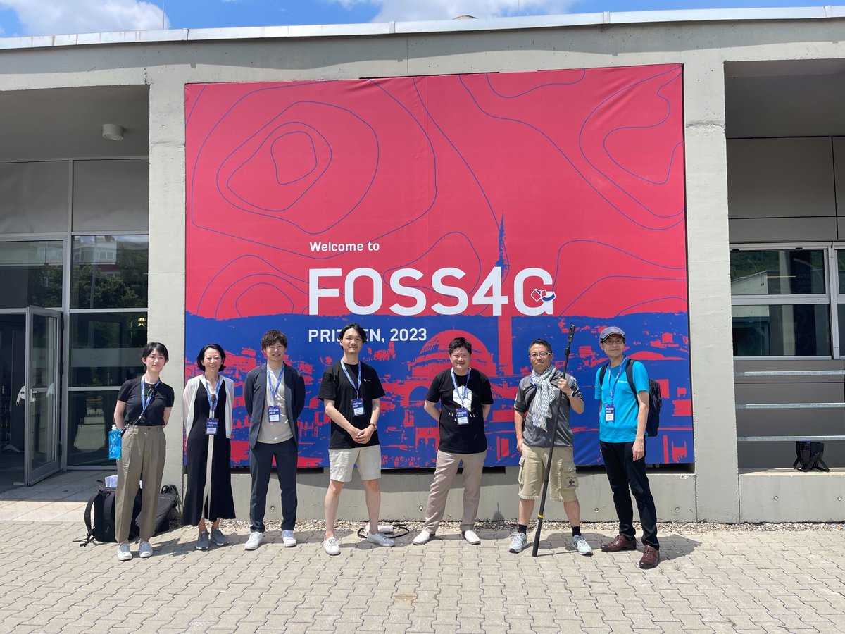 ProjectPlateau's tweet image. コソボで開催中の世界最大級のGISカンファレンス「FOSS4G」にPLATEAUも参加しています!
会議2日目となる昨日は、イベントでのプレゼンやブース展示を通してPLATEAUの取組をPRしました。
引き続き、PLATEAUの取組を世界に向けて発信していきます!
#PLATEAU
#FOSS4G2023