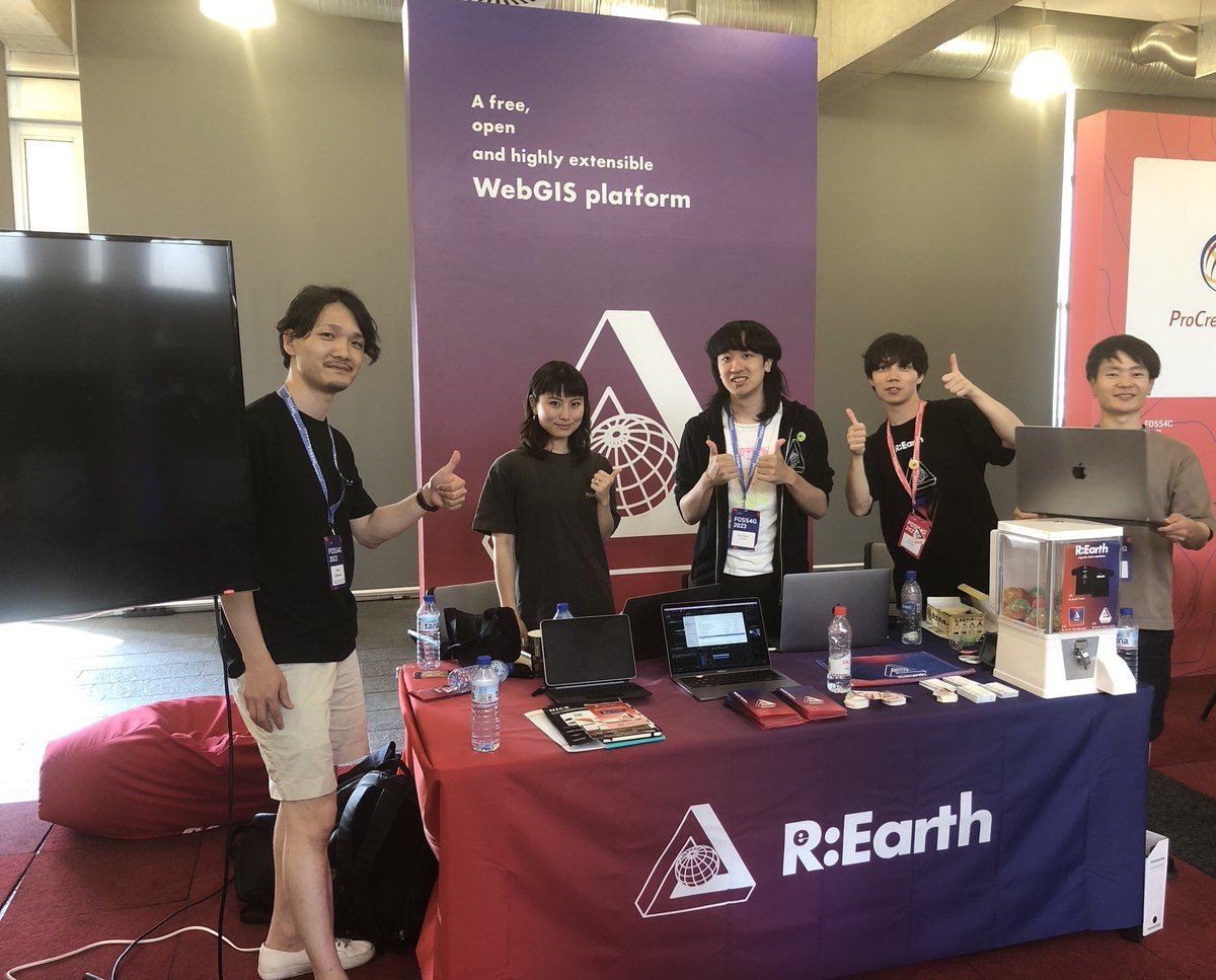 ProjectPlateau's tweet image. コソボで開催中の世界最大級のGISカンファレンス「FOSS4G」にPLATEAUも参加しています!
会議2日目となる昨日は、イベントでのプレゼンやブース展示を通してPLATEAUの取組をPRしました。
引き続き、PLATEAUの取組を世界に向けて発信していきます!
#PLATEAU
#FOSS4G2023