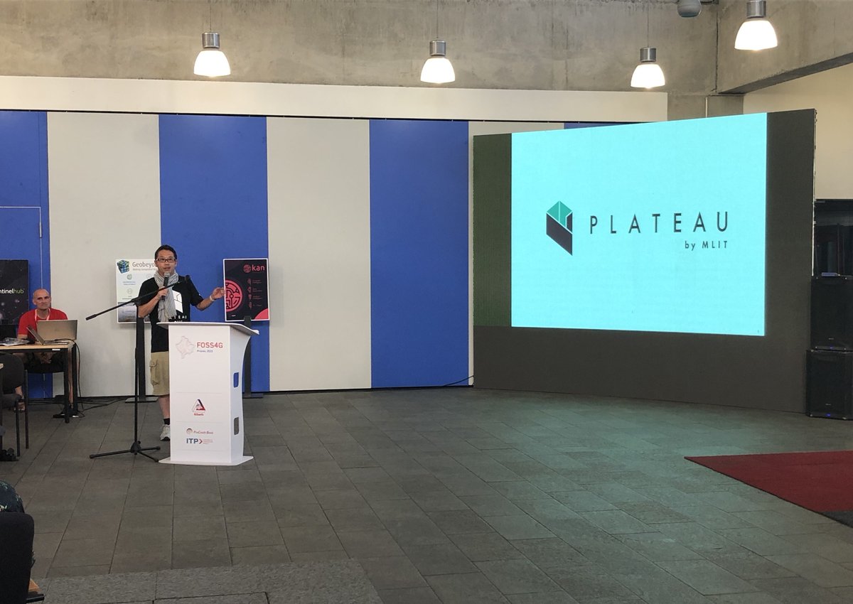 ProjectPlateau's tweet image. コソボで開催中の世界最大級のGISカンファレンス「FOSS4G」にPLATEAUも参加しています!
会議2日目となる昨日は、イベントでのプレゼンやブース展示を通してPLATEAUの取組をPRしました。
引き続き、PLATEAUの取組を世界に向けて発信していきます!
#PLATEAU
#FOSS4G2023