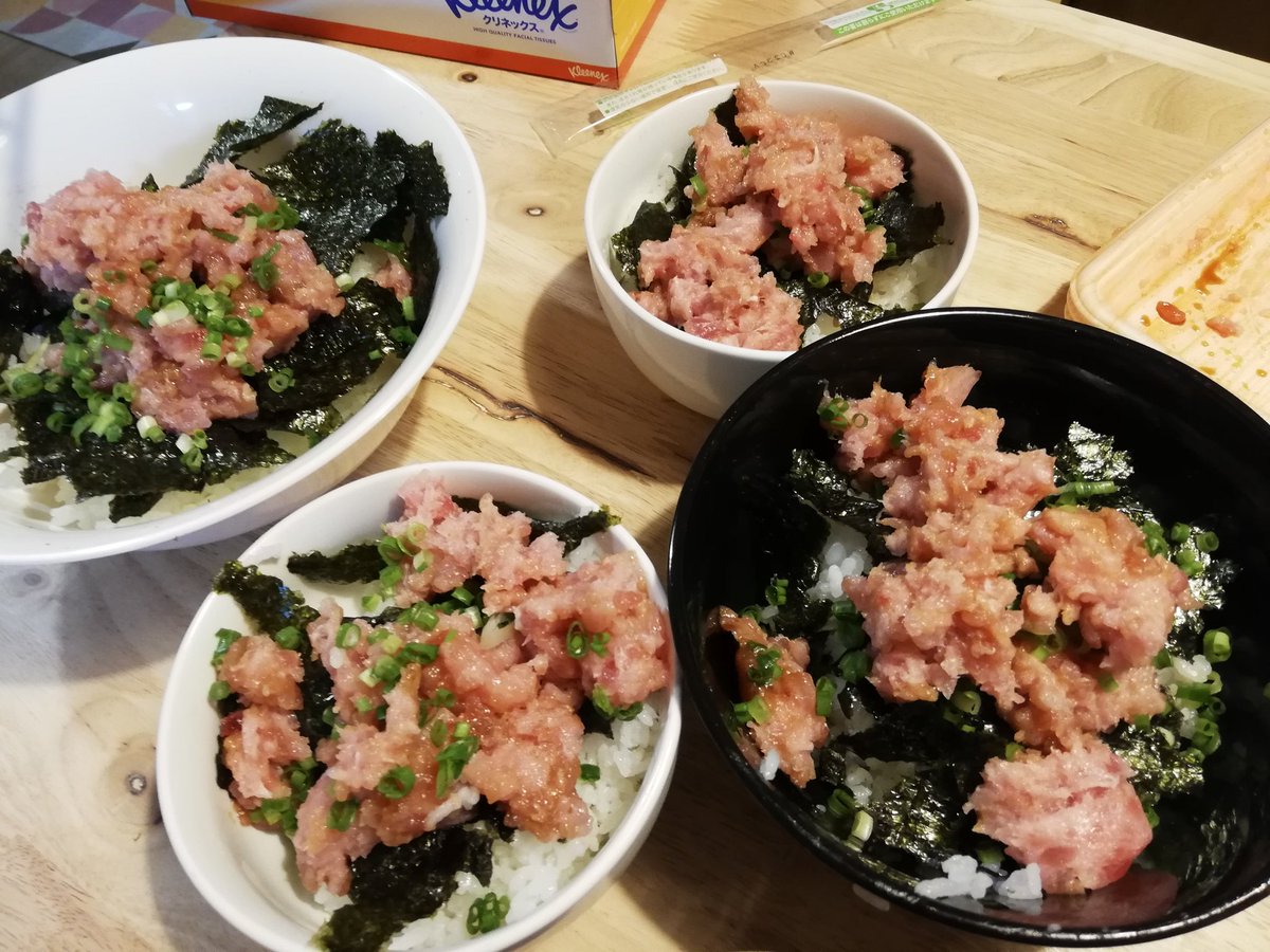 ダイエット一日目〜晩飯〜
血圧10上がる男のねぎとろ丼
お吸い物付き https://t.co/jay1QjqyBO