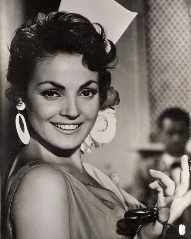 No soy yo muy dado a los obituarios, pero lo más cercano al fenómeno fan que he experimentado en mi vida ha sido sin duda con Carmen Sevilla. DEP.