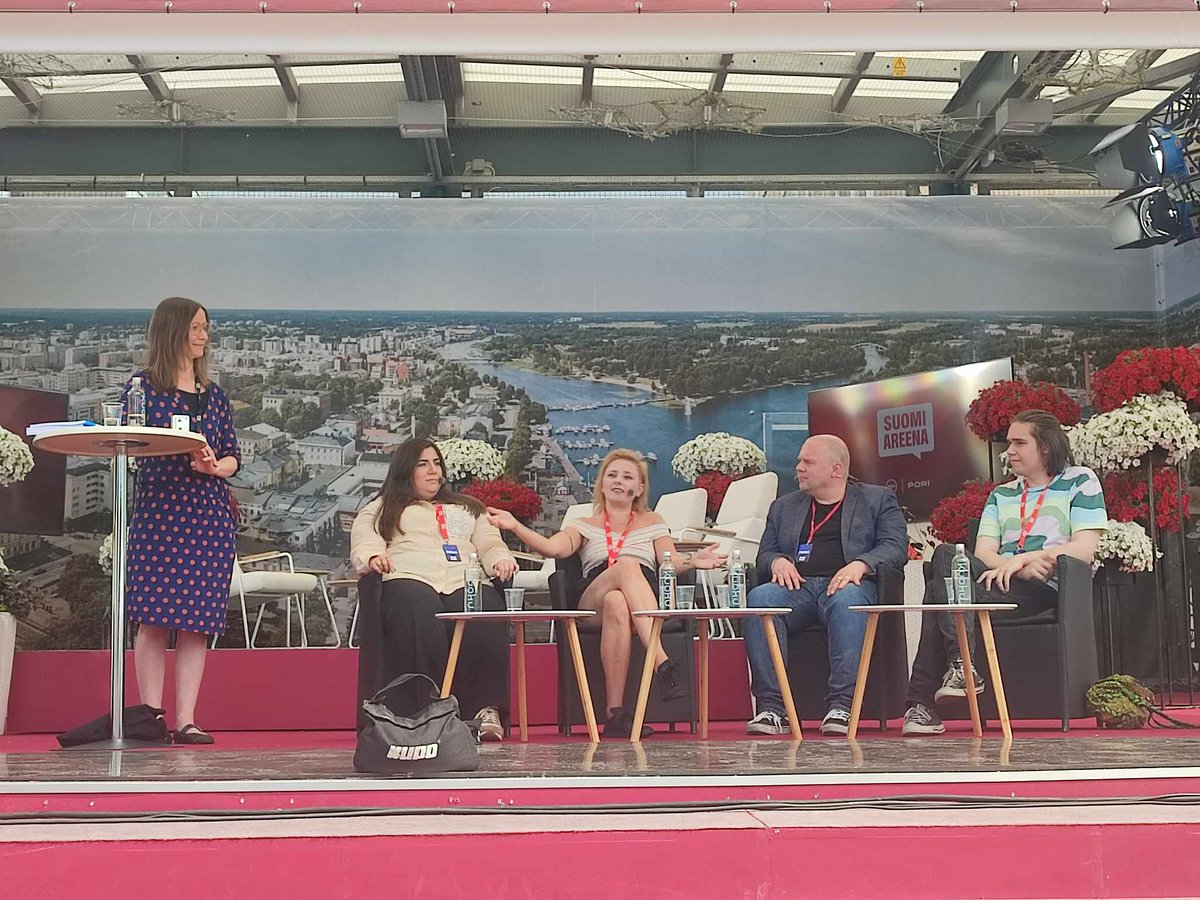 .<a href="/suviauvi/">Suvi Auvinen</a> #hyvinvointiloikka-keskustelussa: Päätösvalta on valunut poliittisista elimistä kansalaisyhteiskunnalle. Kansalaisyhteiskunnalla onkin nyt tilaisuus toimia tärkeiden asioiden puolesta, sillä poliittinen koneisto on liian hidas vastaamaan tulevaisuuden haasteisiin.