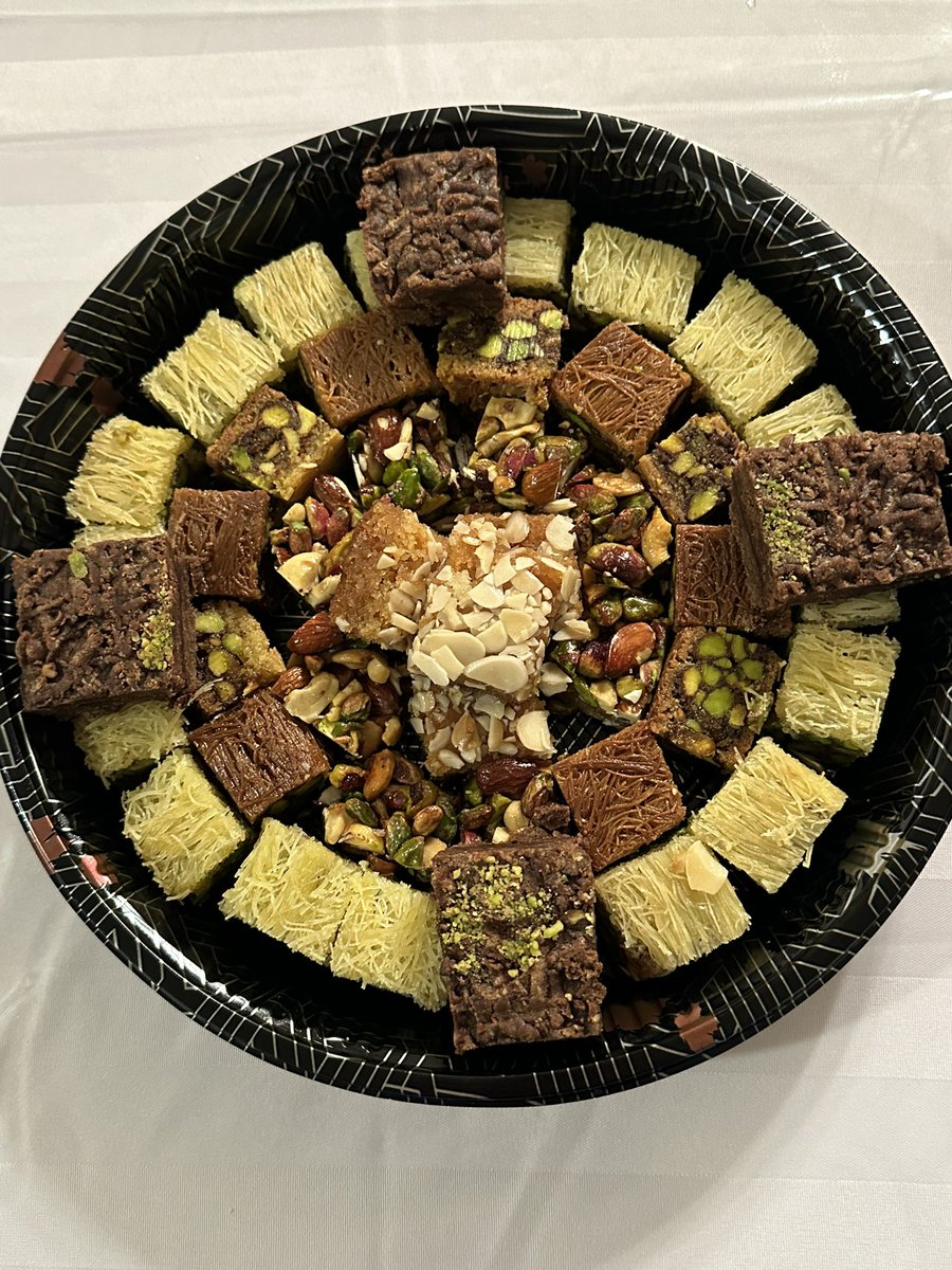 NissaRabab's tweet photo. If you’re looking to enjoy free baklava, treats, and foods, then make sure to visit your Muslim friends’ houses. You’ll find lots of free foods on this Eid al-Adha today. Eid Mubarak! 😂😘❤️ https://t.co/xbd2j103Um
