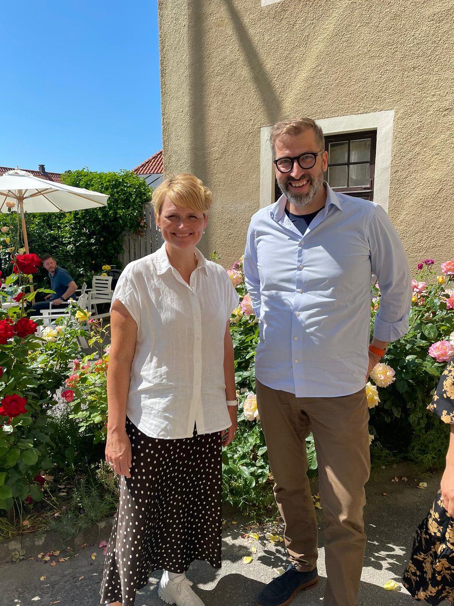 Anna-Karin Hatt (@annakarin_hatt) on Twitter photo Almedalen är en plats för nya och gamla möten! I en innergård i Visby över en lunch har jag träffat <a href="/PostNordSverige/">PostNord Sverige</a> VD @MathiasKrummel, och pratat om framtidens postservice på landsbygden, och mycket annat! #LRFiAlmedalen #almedalen Almedalen är en plats för nya och gamla möten! I en innergård i Visby över en lunch har jag träffat <a href="/PostNordSverige/">PostNord Sverige</a> VD @MathiasKrummel, och pratat om framtidens postservice på landsbygden, och mycket annat! #LRFiAlmedalen #almedalen