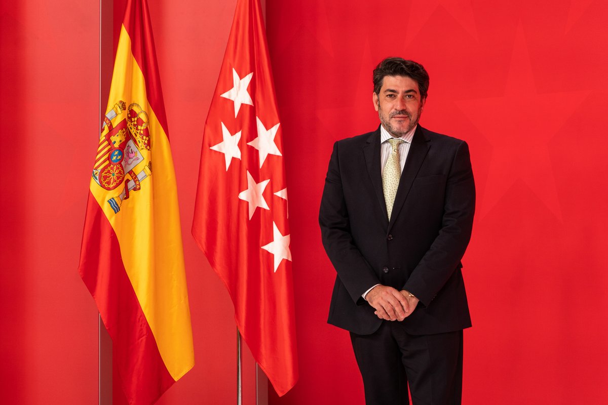 JMDHortaleza's tweet photo. 📣Conoce al nuevo concejal presidente @davidperez   que ya está la frente de la @JMDHortaleza trabajando por y para los más de 190.000 vecinos y vecinas de este distrito👇

 https://t.co/kYHf4McBec https://t.co/uQUeaF9lAN