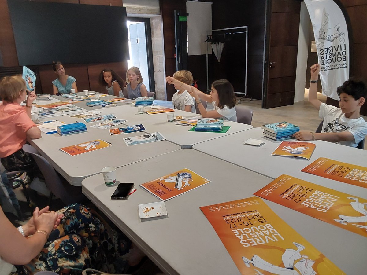 Le jury du Prix Jeunesse Livres dans la Boucle <a href="/acbesancon/">Académie de Besançon</a> @villedebesancon  s'est réuni ce matin. Après des débats autour des 5 livres en lice, le nom du lauréat a été dévoilé ! 10 classes ont participé cette année <a href="/DSDEN25/">DSDEN 25</a>