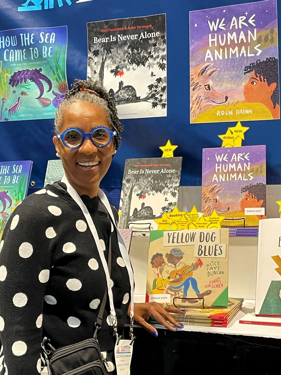 ebyrbooks's tweet photo. It was great to see Alice Faye Duncan, author of YELLOW DOG BLUES, stopping by our booth at ALA.

 #ALAAC23 #LibLearnX24 #Kidslit #AliceFayeDuncan https://t.co/1wG6pGiS0Z