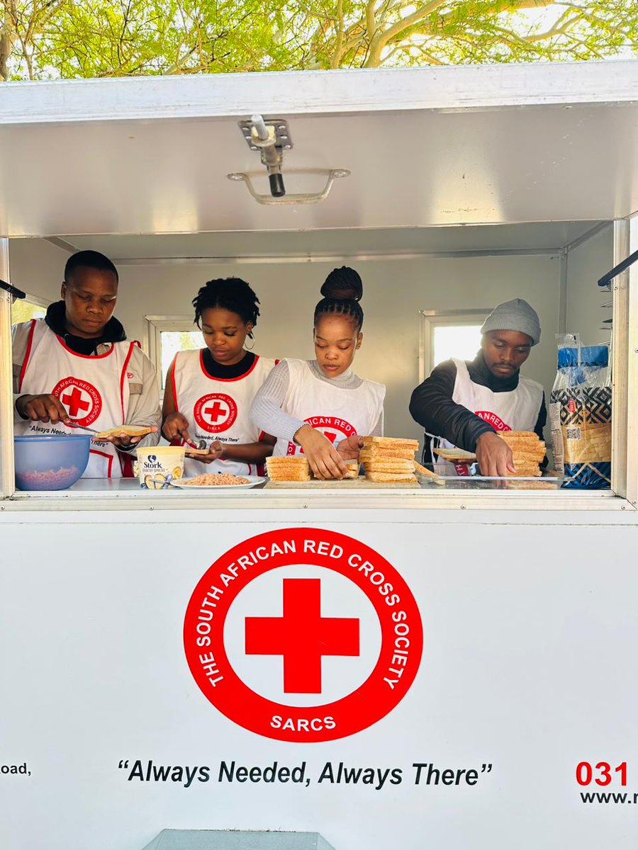 RedcrossSa's tweet image. SARCS is on the ground conducting assessments and monitoring the extreme weather event in Indaba Durban. To address immediate needs, SARCS is providing hotmeals to evacuation centres with the assistance of @PicknPay.