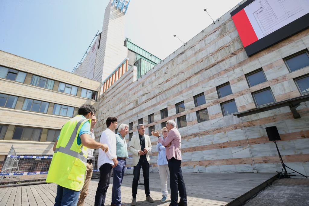 cantabriaes's tweet photo. 📣 La terraza-mirador del @PFCantabria llevará el nombre de Lines Vejo, 'la panderetera de #Caloca'
✅ @Pablo_Zuloaga realiza el anuncio con motivo del inicio de las obras de este espacio que abrirá el próximo verano tras una inversión de 1,5 millones
ℹ️ https://t.co/NevbLJuK4d https://t.co/Cc06ZQdQ7o