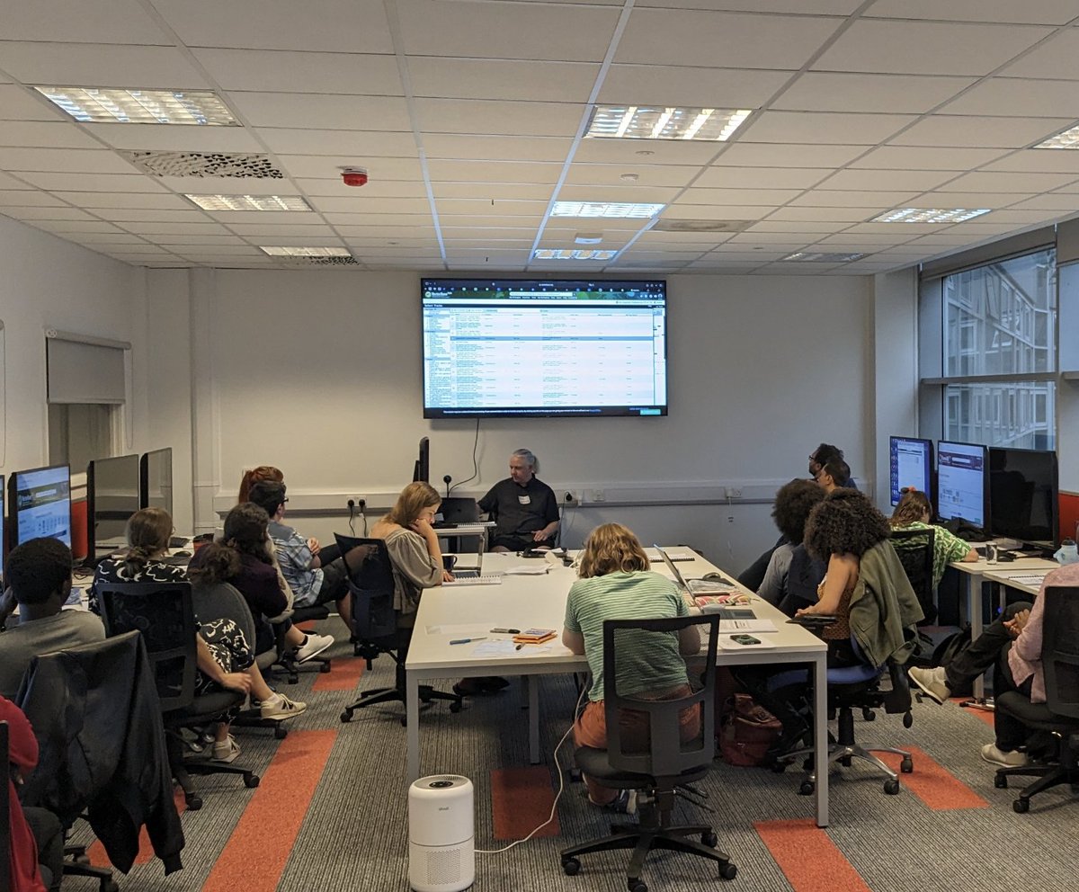 veupathdb's tweet image. Students busy at work at the #VEuPathDB #bioinformatics workshop in Liverpool. Also great job by our hard working instructors!