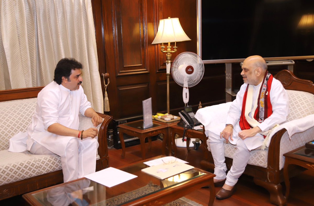 bishnoikuldeep's tweet photo. आज मेरे नेता आदरणीय श्री @AmitShah जी से लंबी मुलाक़ात हुई।बेहतरीन व्यक्तित्व के धनी अमित भाई में एक अजीब चुंबकीय शक्ति है जो किसी को भी अपना बना लेती है।हमारे बिश्नोई समाज को केंद्र में #ओबीसी में शामिल करने की प्रार्थना की एवं हरियाणा और राजस्थान पर विस्तार से राजनीतिक चर्चा की https://t.co/EwhsRvXueT
