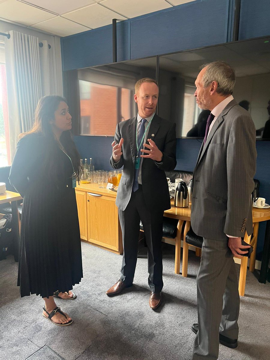 FOURPAWSUK's tweet photo. Thank you to Members of the Senedd and Leaders of Parties for meeting with us today to discuss the need to protect Welsh animal welfare standards & the rural economy in UK trade deals.
With the CPTPP agreement due to be signed in two weeks, we need #ActionForAnimals now. https://t.co/J7VFbjyWf1