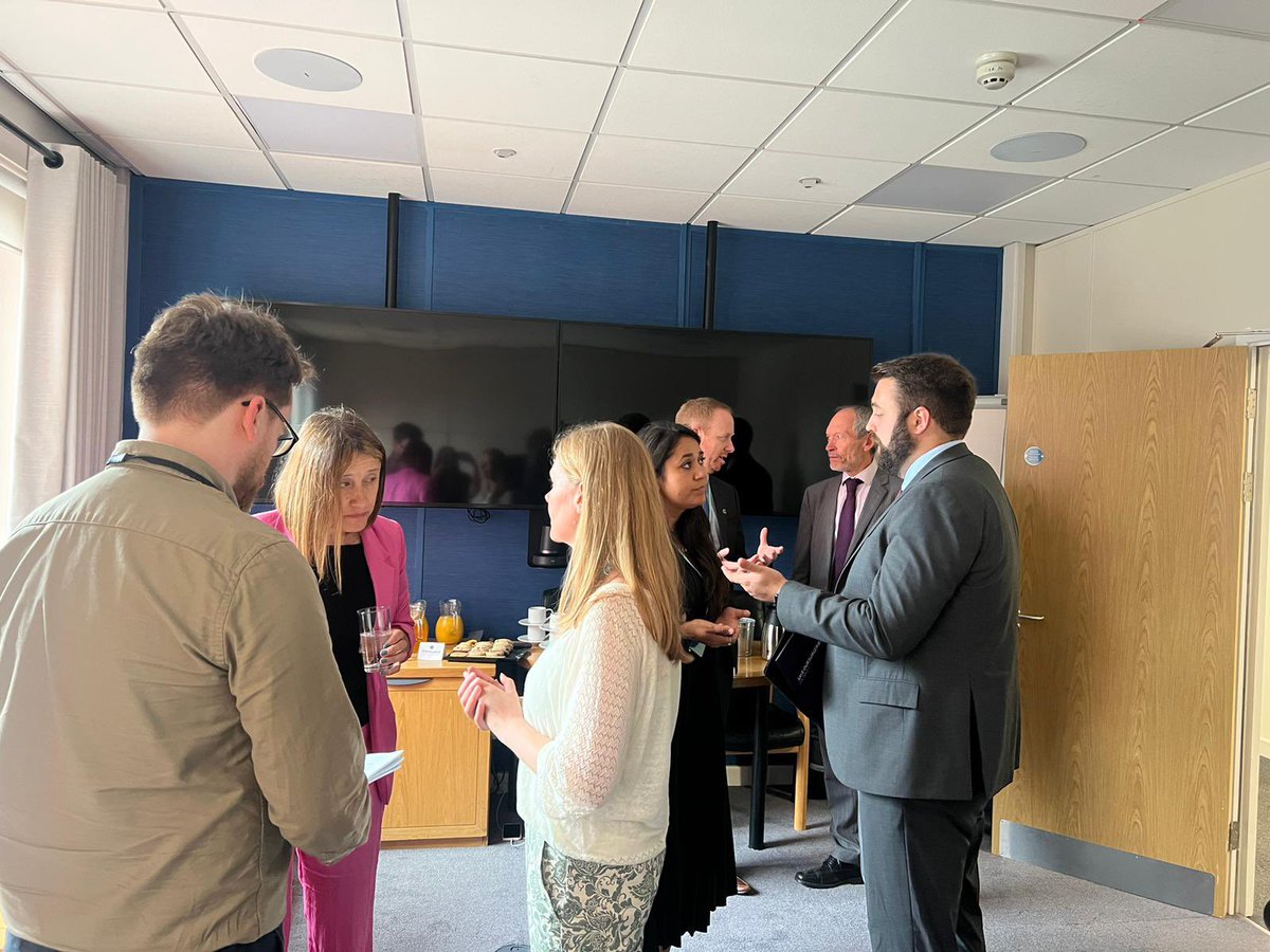 FOURPAWSUK's tweet photo. Thank you to Members of the Senedd and Leaders of Parties for meeting with us today to discuss the need to protect Welsh animal welfare standards & the rural economy in UK trade deals.
With the CPTPP agreement due to be signed in two weeks, we need #ActionForAnimals now. https://t.co/J7VFbjyWf1