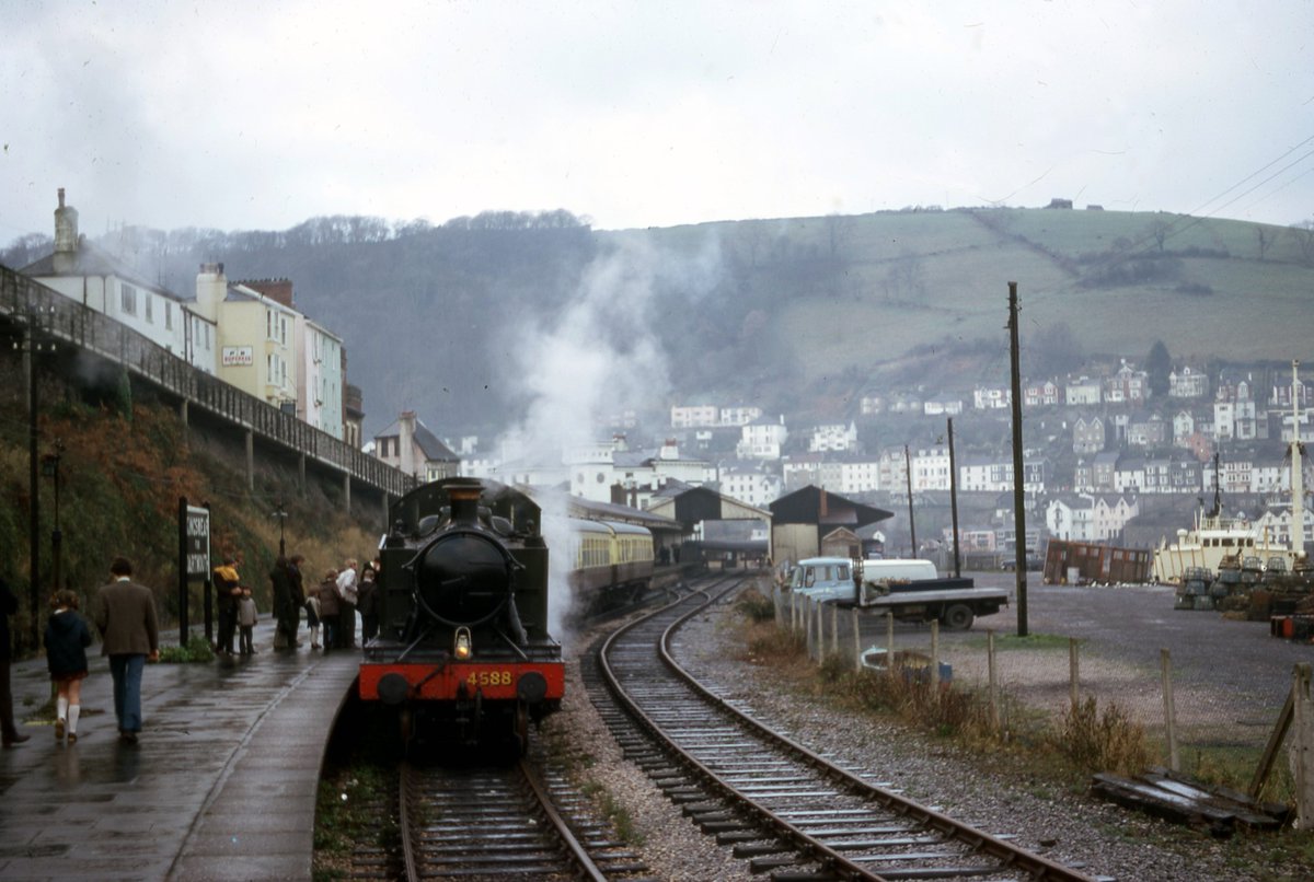 Spot the difference. Whats changed in the last 50 years? 🚂

The 9.29am ready to depart for Paignton on the first day of 1973.

 📸: Peter Roach.

#dartmouthsteamrailway #dartmouthriverboats #riverdart #southwest #swisbest #southdevon #torbay #dartmouth