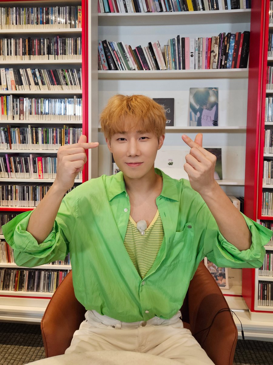 [📸] [2023 S/S Collection] 컴백 라이브 종료!

🎉 김성규 [2023 S/S Collection] 컴백 🎉

컴백과 동시에 팬 여러분과 함께할 수 있어서
성규도 한껏 신난 시간이었죠?!

성규의 시원한 보이스와 함께 꿀나잇 하세요~😉

#KimSungKyu #김성규
#2023_SS_Collection #Small_Talk
#Comeback_Live