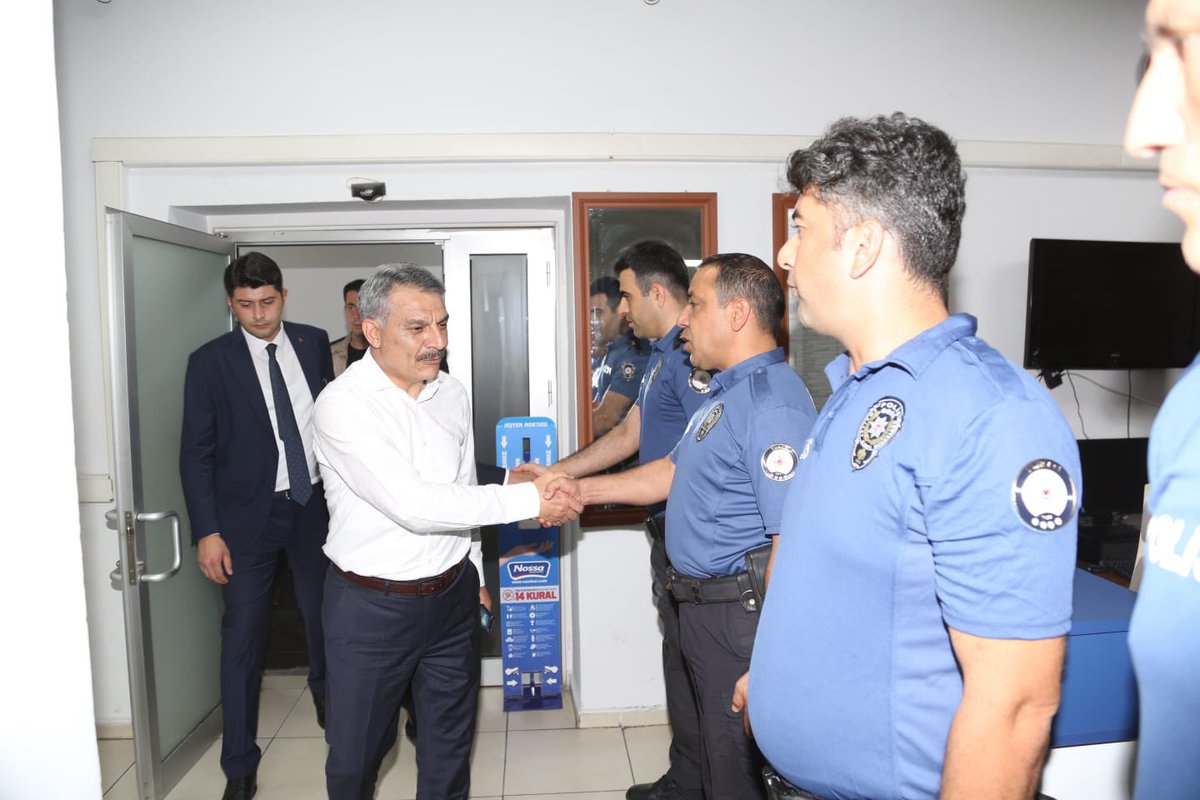 TunceliValiligi's tweet photo. Valimiz Sayın Mehmet Ali Özkan, İl Emniyet Müdürlüğümüzü ziyaret ederek kahraman polislerimizin bayramlarını tebrik etti.

📍Tunceli İl Emniyet Müdürlüğü

#Tunceli
Tunceli https://t.co/17ZM84CJfW