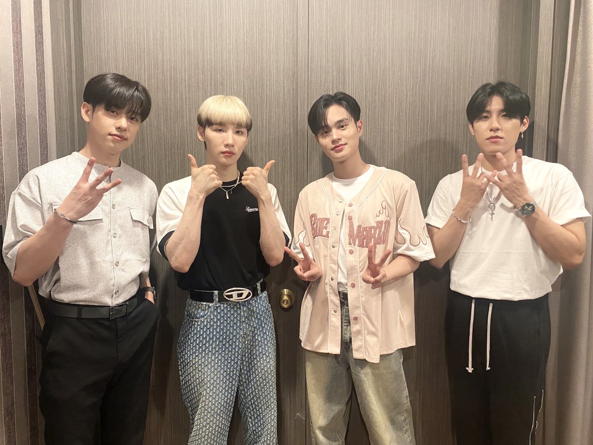AB6IX's tweet photo. [📷] 
230628 팬사인회
예삐들과 함께해 준 ABNEW 덕분에 
오늘 팬싸도 무사히 완료 😎✨
다들 조심히 들어가세요 🩷

#AB6IX #에이비식스 
#THE_FUTURE_IS_OURS #LOST https://t.co/wx9q6bzKI2