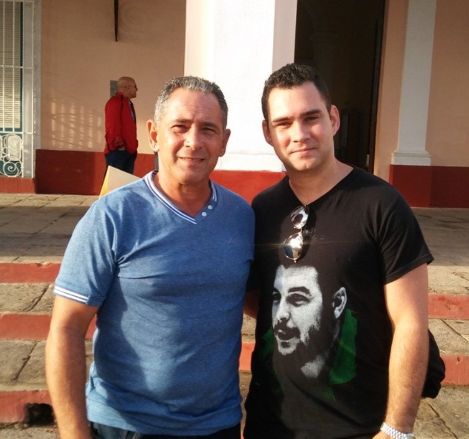 #Cuba 🇨🇺❤️ Recordamos los 23 AÑOS de aquel 28/6/2000 cuando regresó <a href="/BrotonsElian/">Elian González Brotóns</a> al seno de su familia y a la Patria. Una batalla ganada por el pueblo y  una victoria que se convirtió en miles dirigida por #FidelPorSiempre. #CubaViveEnSuHistoria #ConTodosLaVictoria 🇨🇺❤️