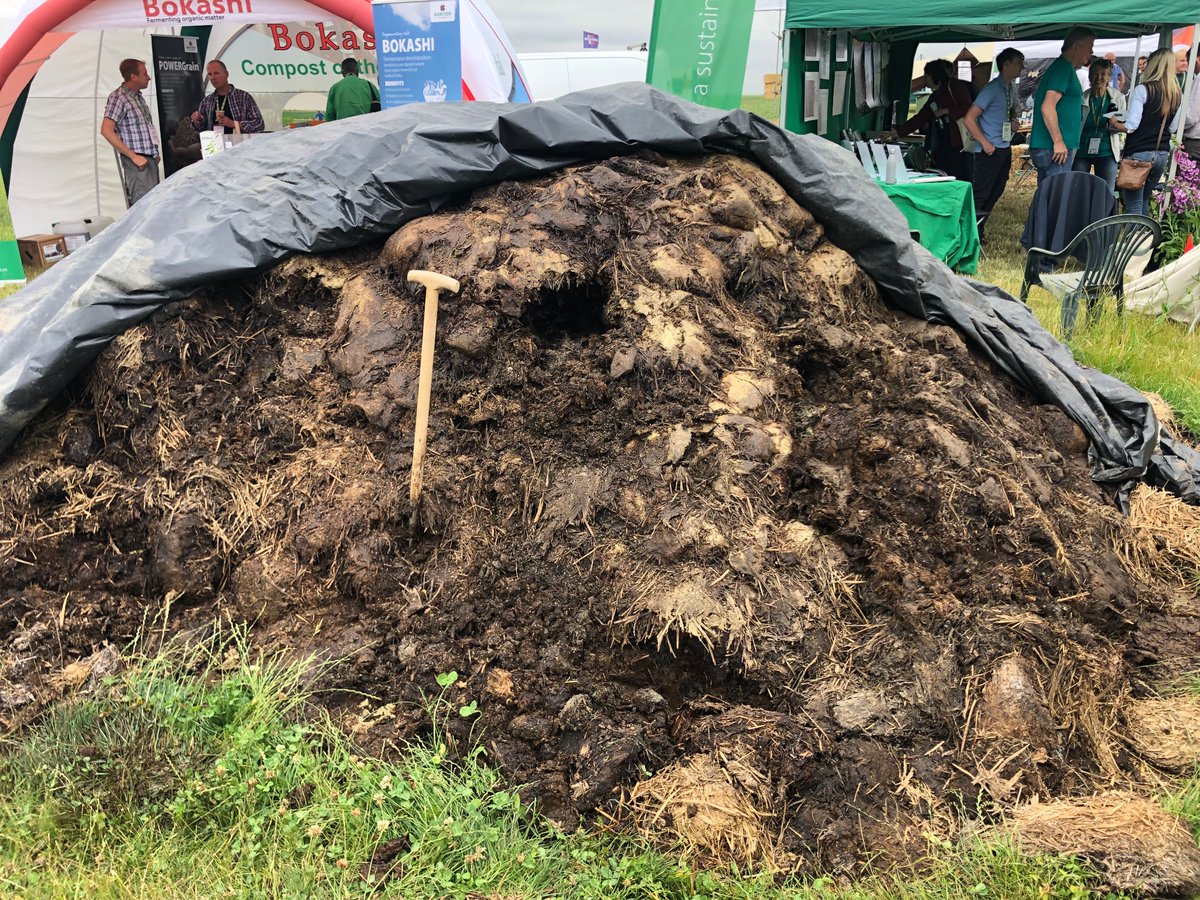 Bokashi in action💩

Less complicated than I thought.
Why not harness more of the energy and nutrients in manure?
Worth a go at home I think.
#Groundswell2023