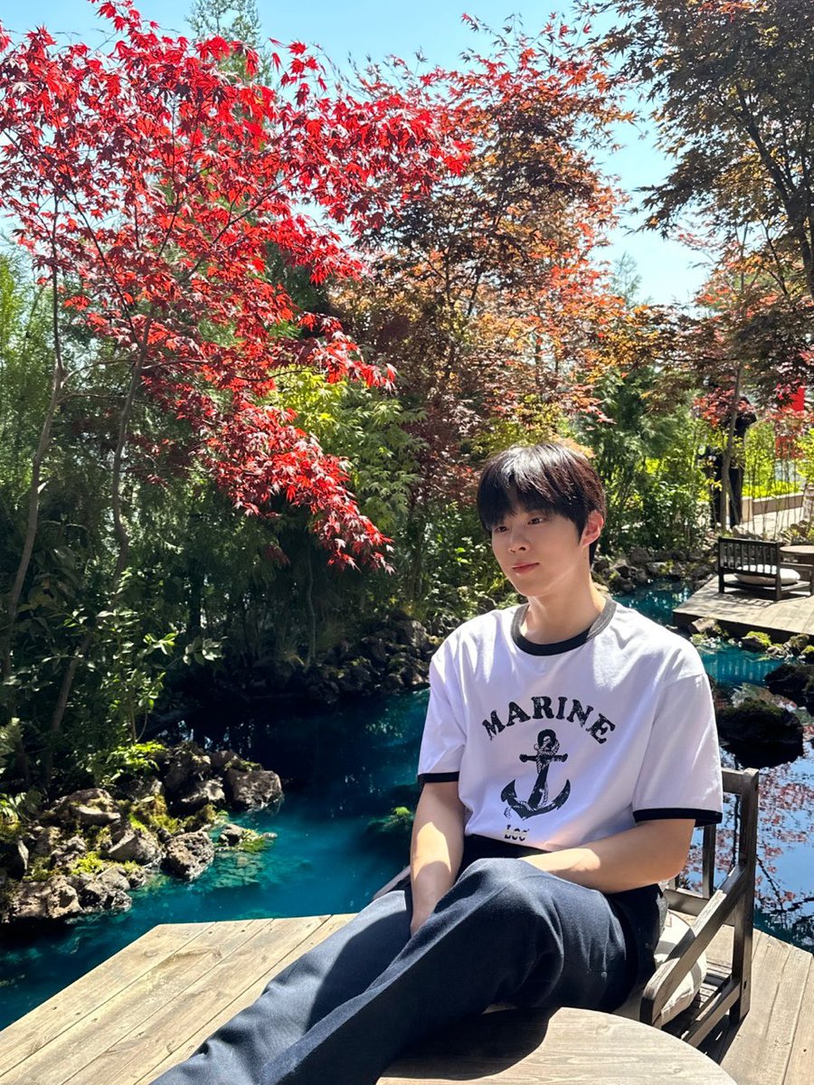 잠시후, 10시 40분 #SBS #손대면핫플동네멋집 에 김우석이 출연합니다 ❤️

#동네멋집 으로 변신한 핫플에서
카페 알바생이 된 우석이! 본방 사수🔥

#KIMWOOSEOK #김우석