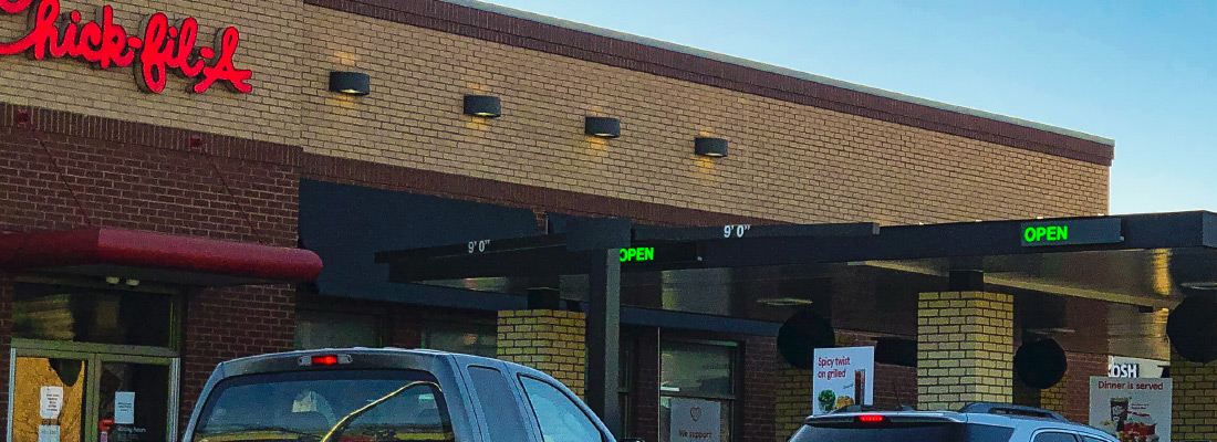 Signal_Tech's tweet photo. With so many ways to order #FastFood (#DriveThru, Dine-In, #CurbsidePIckUp), it's essential to create a confusion-free ordering environment to keep guests happy.
#LEDsigns and wayfinding solutions are an excellent way to do so.
Our blog explains: https://t.co/rvRl1OJCBQ https://t.co/y2DReiAwbZ