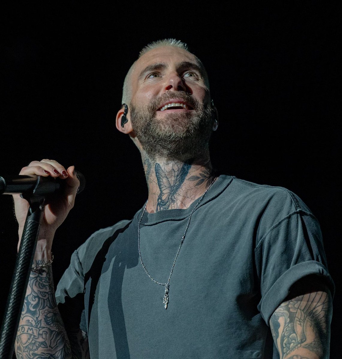 📸 | Adam Levine at Maroon 5 concert in Berlin, Germany.