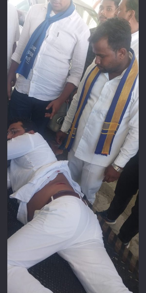 भीम आर्मी एवं आज़ाद समाज पार्टी के नेता साथी चंद्रशेखर आज़ाद <a href="/BhimArmyChief/">Chandra Shekhar Aazad</a>⁩  पर देवबंद में जानलेवा हमला। 
सुना है गोली चंद्रशेखर की कमर को रगड़ते हुए निकल गई और उनकी गाड़ी पर भी गोली के कई निशान देखे जा सकते हैं। <a href="/Uppolice/">UP POLICE</a>