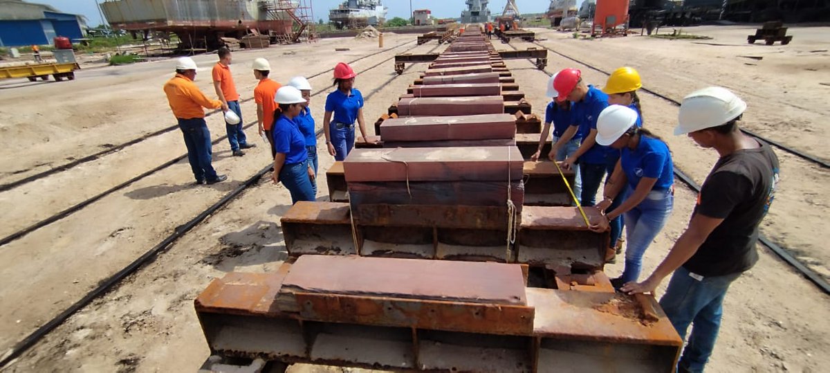 #EsNoticia | Un grupo de estudiantes de la Escuela Técnica Robinsoniana 'Miguel Peña', de Puerto Cabello, visitaron las instalaciones de @DiancaAstillero, en oportunidad de recibir una inducción por parte de los especialistas dianqueros.

#BastaDeCinismoYankee