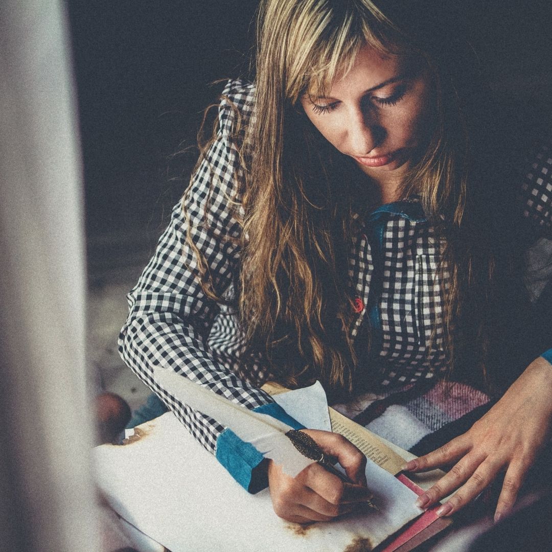 #WriterWednesday     Set writing goals so you are more likely to achieve them.